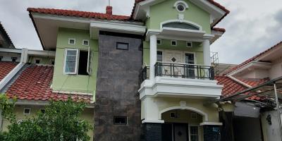 Jual Rumah Mewah di Perumahan Dian Istana Wiyung