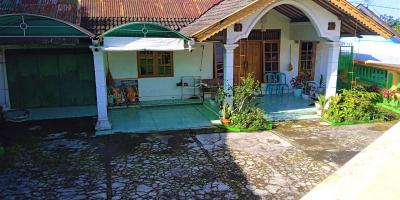 Rumah Villa Dekat Pasar Tawangmangu Karanganyar