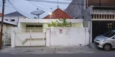 Jual Rumah Murah dan Strategis Tengah Kota di Pucang Sewu Jual Rumah Murah dan Strategis Tengah Kota di Pucang Sewu