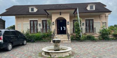 Rumah Villa Mewah Kawasan Wisata Tawangmangu 