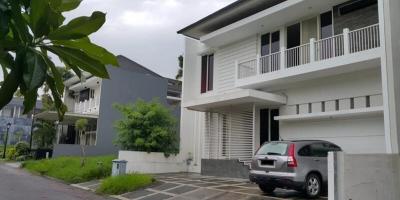 Sewa Rumah Mewah Cluster Raffles Citraland di Surabaya