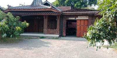 Rumah Joglo Bonus Usaha Konveksi Karanganyar Kota
