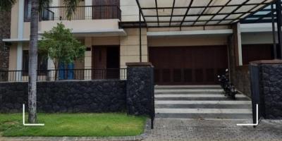 Rumah Graha Famili Surabaya | Great Home For Extended Family