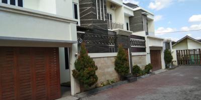 Rumah ELITE dan LUX di dalam PERUMAHAN Selatan AMPLAS dalam Ringroad dekat berbagai Pusat Bisnis dan Kampus UIN