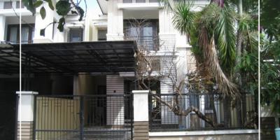 Rumah Central Park Ahmad Yani Surabaya - Great Location, Cosy & Secure.