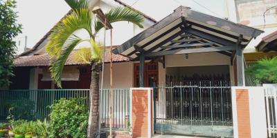 Disewakan Rumah Wisma Menanggal Strategis Baru Renovasi