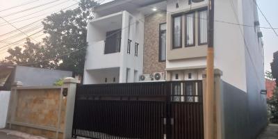 Rumah Mewah di Perkampungan Dekat Jalan Raya Kalimulya Depok