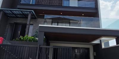 Dijual Rumah Mewah Minimalis di Waterfront Citraland, Surabaya Barat