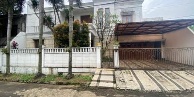 Ada kolam renangnya. Rumah second dijual di cinere, depok Ada kolam renangnya. Rumah second dijual di cinere, depok