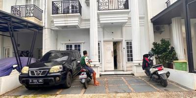 Rumah dijual desain clasic style di Bambu Apus Jakarta Timur 