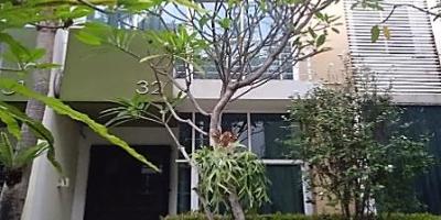 Dijual Rumah 3 Lantai SHM di Tomang, Jakarta Barat