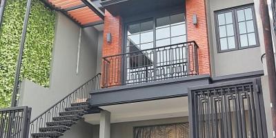Rumah Megah Siap Huni Di Cilandak Jakarta Selatan Rumah Megah Siap Huni Di Cilandak Jakarta Selatan