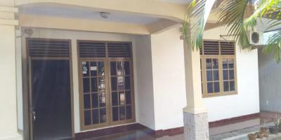 Di jual 1 Unit rumah, dan tanah kosong (1 hamparan) Lokasi jaka sampurna, bekasi barat, bekasi