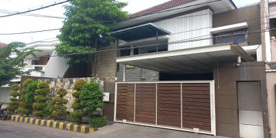 Dijual Rumah 2 Lantai di Dharmahusada Indah Barat, Surabaya