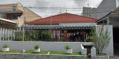 Dijual Rumah 2 Lantai di Jalan Manyar Kertoarjo, Surabaya