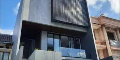 Dijual Rumah Mewah 3 Lantai di Taman Permata Buana, Jakarta Barat
