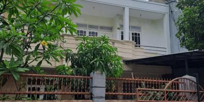 Dijual Rumah 2 Lantai di Lebak Arum, Surabaya