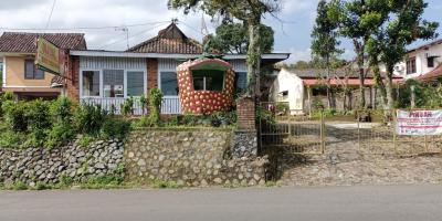 Dijual Rumah 1,5 Lantai di Raya Sajen, Pacet, Kabupaten Mojokerto Dijual Rumah 1,5 Lantai di Raya Sajen, Pacet, Kabupaten Mojokerto