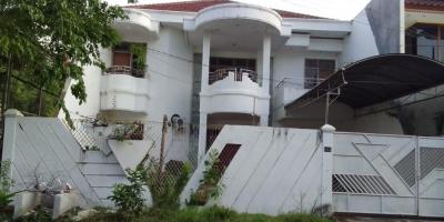 Dijual Rumah 2 Lantai di Raya Manyar Jaya, Surabaya