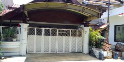 Dijual Rumah 2 Lantai di Barata Jaya, Surabaya