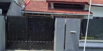 Dijual Rumah 1,5 Lantai di Tenggilis Mejoyo Selatan, Surabaya