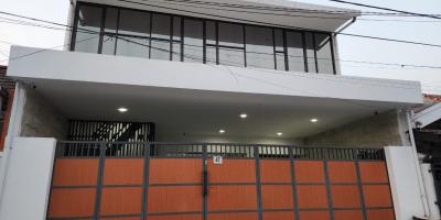 Dijual Rumah 2 Lantai di Jalan Kutisari Indah Utara, Surabaya