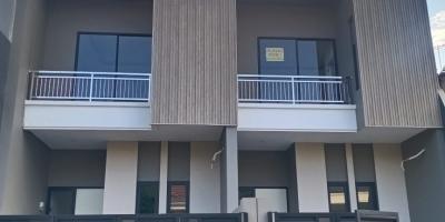 DIJUAL RUMAH BARU GRESS MINIMALIS MODERN!!!  LOKASI STRATEGIS DI PERUMAHAN VILLA KALIJUDAN INDAH SURABAYA