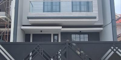 RUMAH BARU GRESS LOKASI STRATEGIS DI MANYAR KERTOADI SUKOLILO SURABAYA