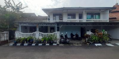 KOST 23 KAMAR PENUH TERISI DEKAT PERKANTORAN, SEKOLAH DAN PERTOKOAN DI SAYAP JL. JAKARTA BANDUNG HARGA DI BAWAH NJOP