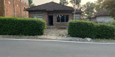 Tanah Bonus Rumah 846m² Strategis Tepi Jl Raya Kerjo Karanganyar 