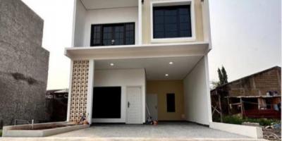 Rumah siap huni dijual 2lantai shm Cipayung Jakarta Timur 