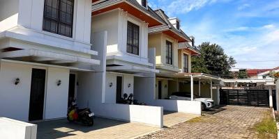 Townhouse siap huni Cluster Jatimekar Jatiasih Bekasi dekat Lrt Cikunir Townhouse siap huni Cluster Jatimekar Jatiasih Bekasi dekat Lrt Cikunir