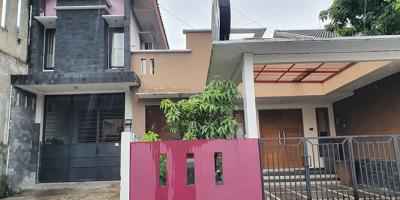 Dijual Cepat Rumah Bagus dan Strategis 2 Lantai di Sleman, Yogyakarta Dijual Cepat Rumah Bagus dan Strategis 2 Lantai di Sleman, Yogyakarta
