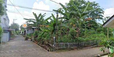 Dijual tanah di lingkungan kampus Semarang. 200 meter dari UNNES Dijual tanah di lingkungan kampus Semarang. 200 meter dari UNNES