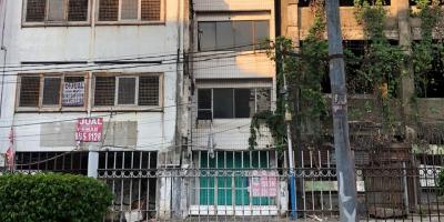 Disewakan dan dijual ruko 4 lantai di pintu besar selatan Disewakan dan dijual ruko 4 lantai di pintu besar selatan