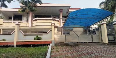 Dijual Rumah Strategis di Raya Darmo Harapan, Surabaya