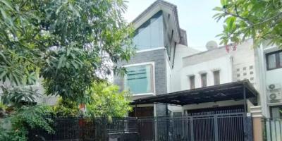 Dijual Rumah 2,5 Lantai di Raffles Hills, Kota Depok