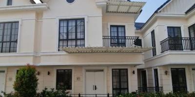 Dijual Rumah Klasik di Lavon 2, Tangerang