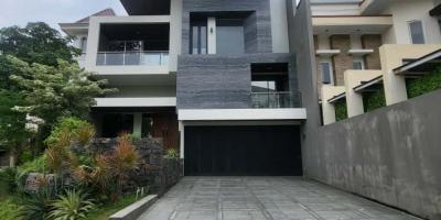 Rumah Mewah Siap Huni Lokasi Bukit Golf Cluster Taman Golf Citraland Surabaya